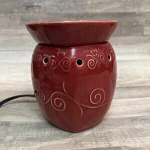 Scentsy‎ Full Size Wax Warmer Heart Shaped Hugs & Kisses Valentines Red Retired